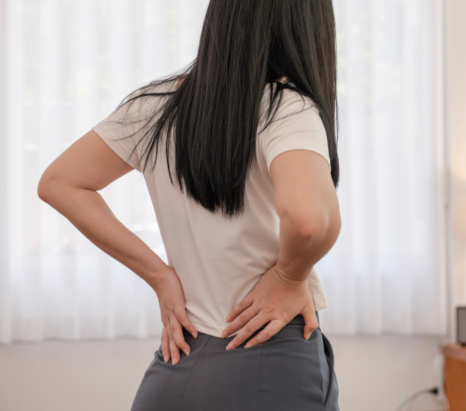 Woman with tailbone pain getting pelvic floor therapy