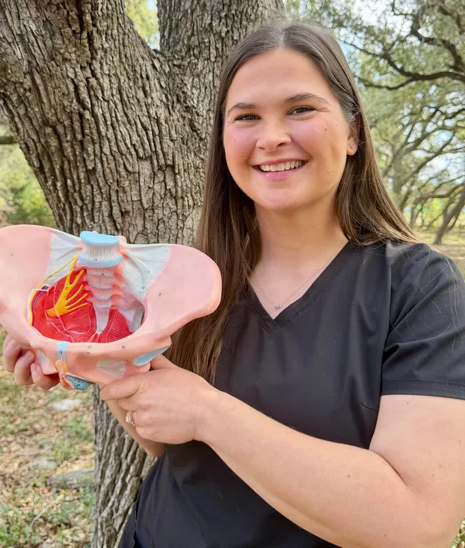 Anna Powell headshot.