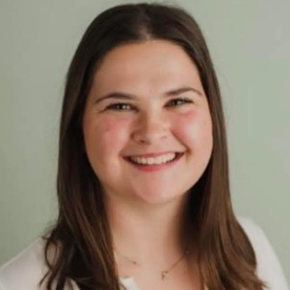 Anna Powell headshot.