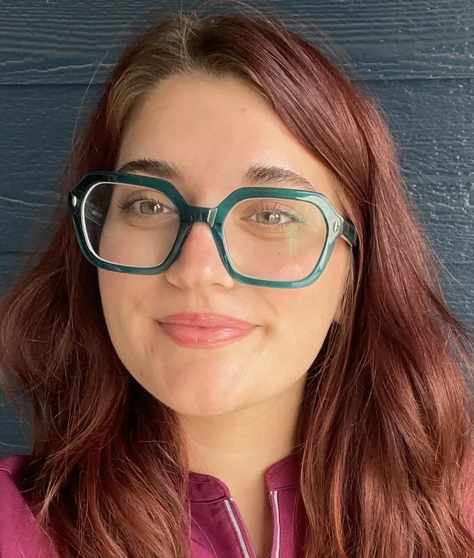 Amanda Ivy headshot.