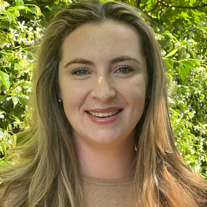 Cara Grant headshot.