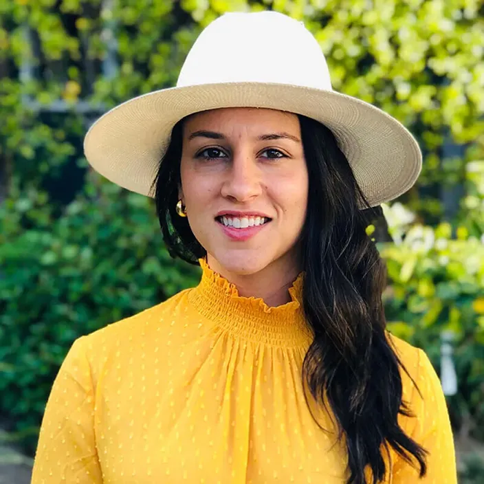 Nona Farahnik Yadegar headshot.