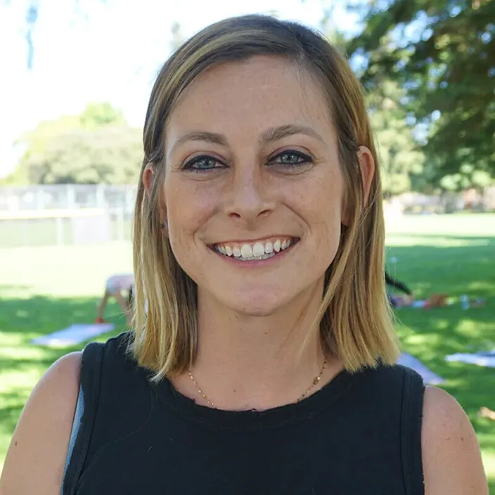Sarah Clampett headshot.