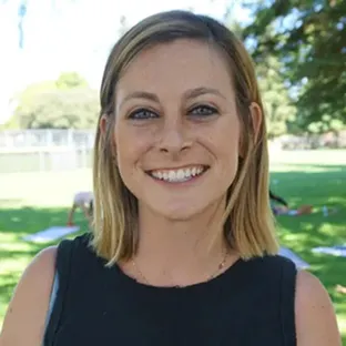 Sarah Clampett headshot.