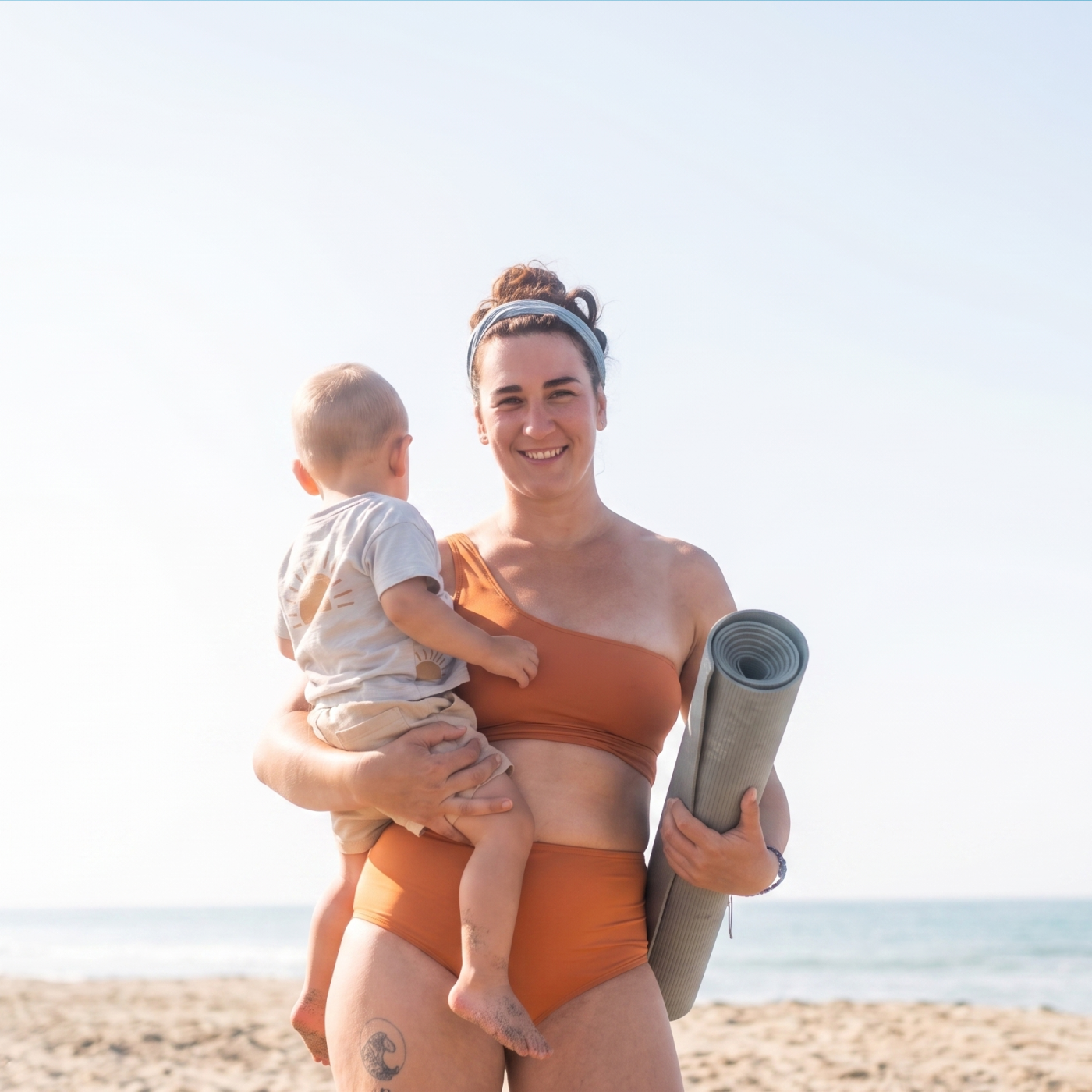 Woman and her baby traveling in the summer representing travel and pelvic health