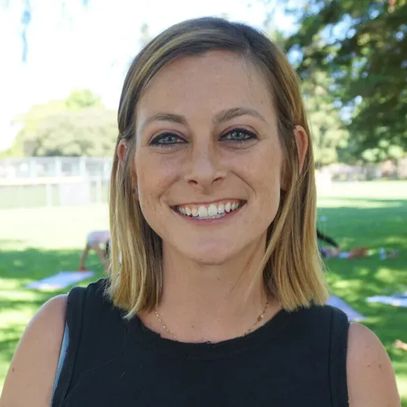 Sarah Clampett headshot.