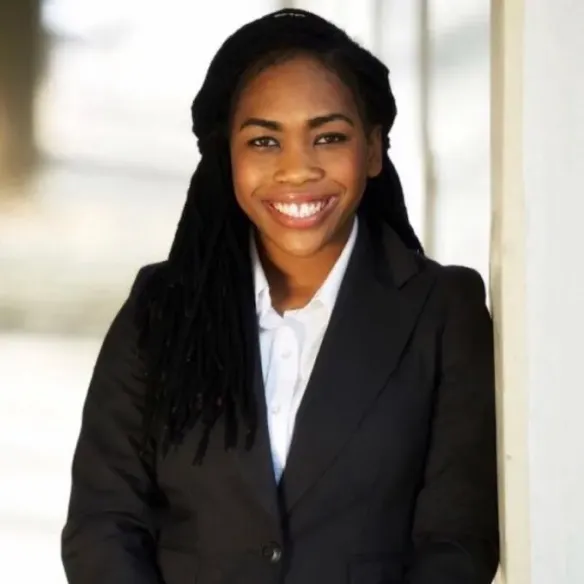Janelle Howell headshot.