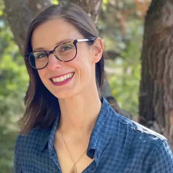 Christina McGee headshot.