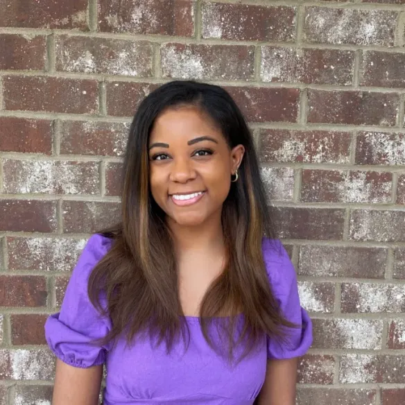 Nicole Herron headshot.