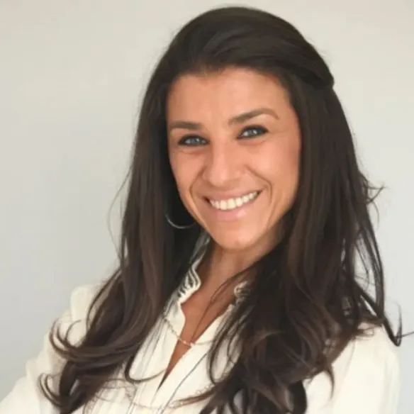 Elaine Waksman headshot.
