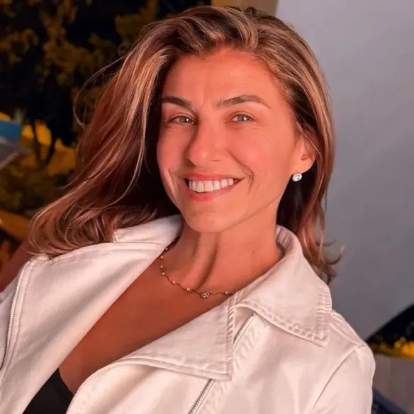 Elaine Waksman headshot.