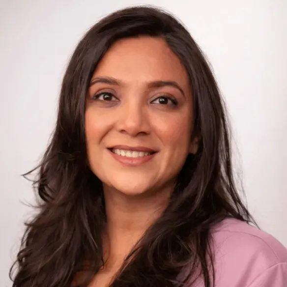 Aditi Shah headshot.