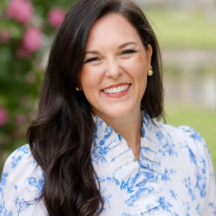 Raychal Roberts headshot.