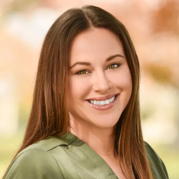 Joelle Pinjuv-Turney headshot.