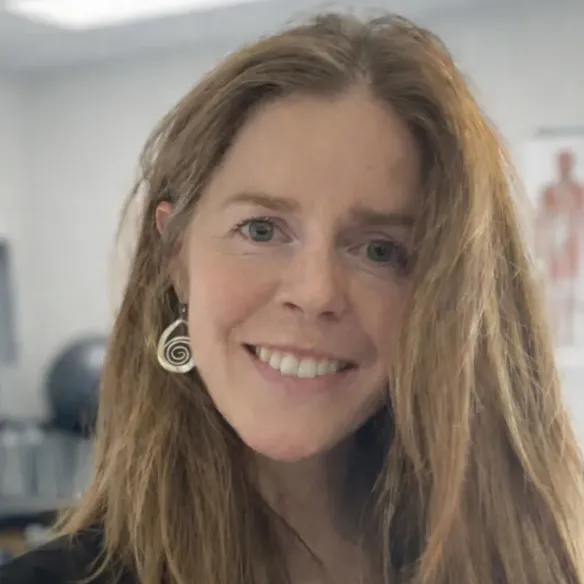 Allison Molnar headshot.