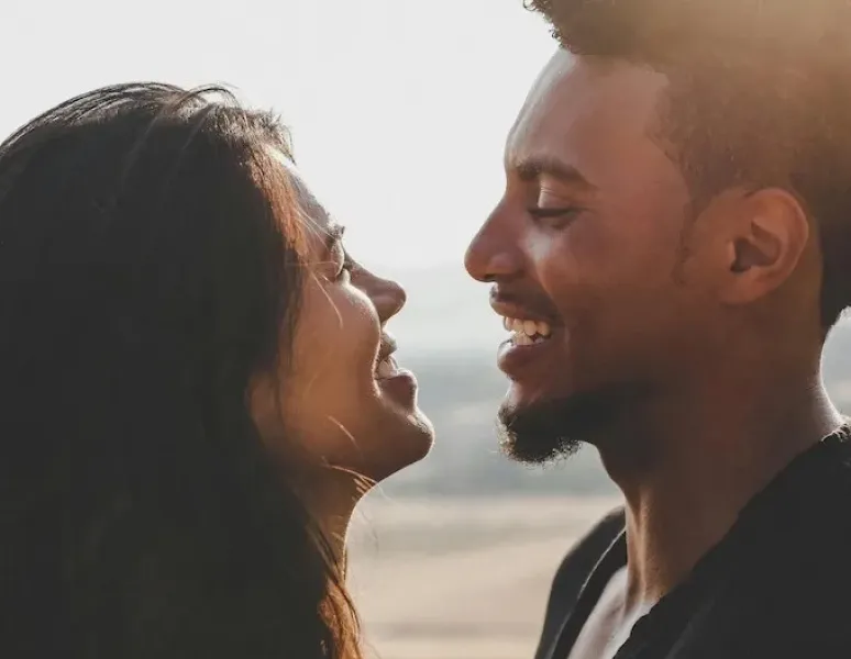 A dating couple talking about pain with sex for the first time.