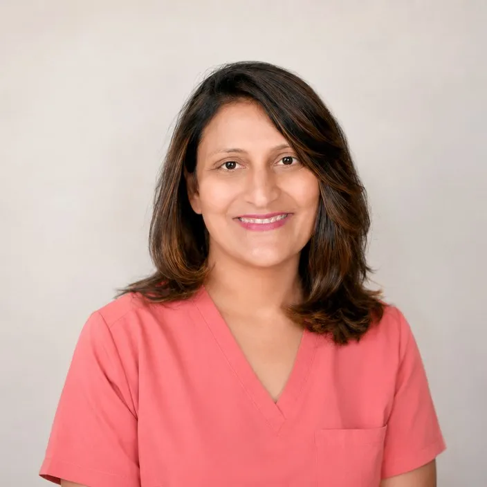 Urvi Desai headshot.