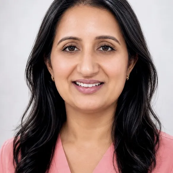 Surbhi Puri headshot.