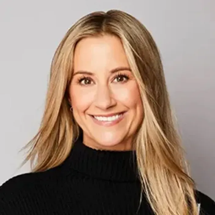 Leslie Schrock headshot.