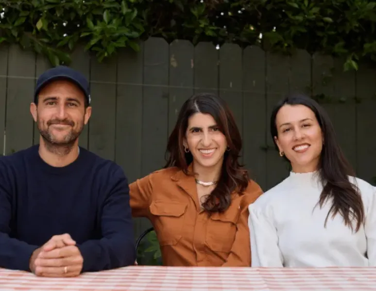 Origin Physical Therapy Fundadores David Yadegar, Carine Carmy y Nona Farahnik Yadegar.