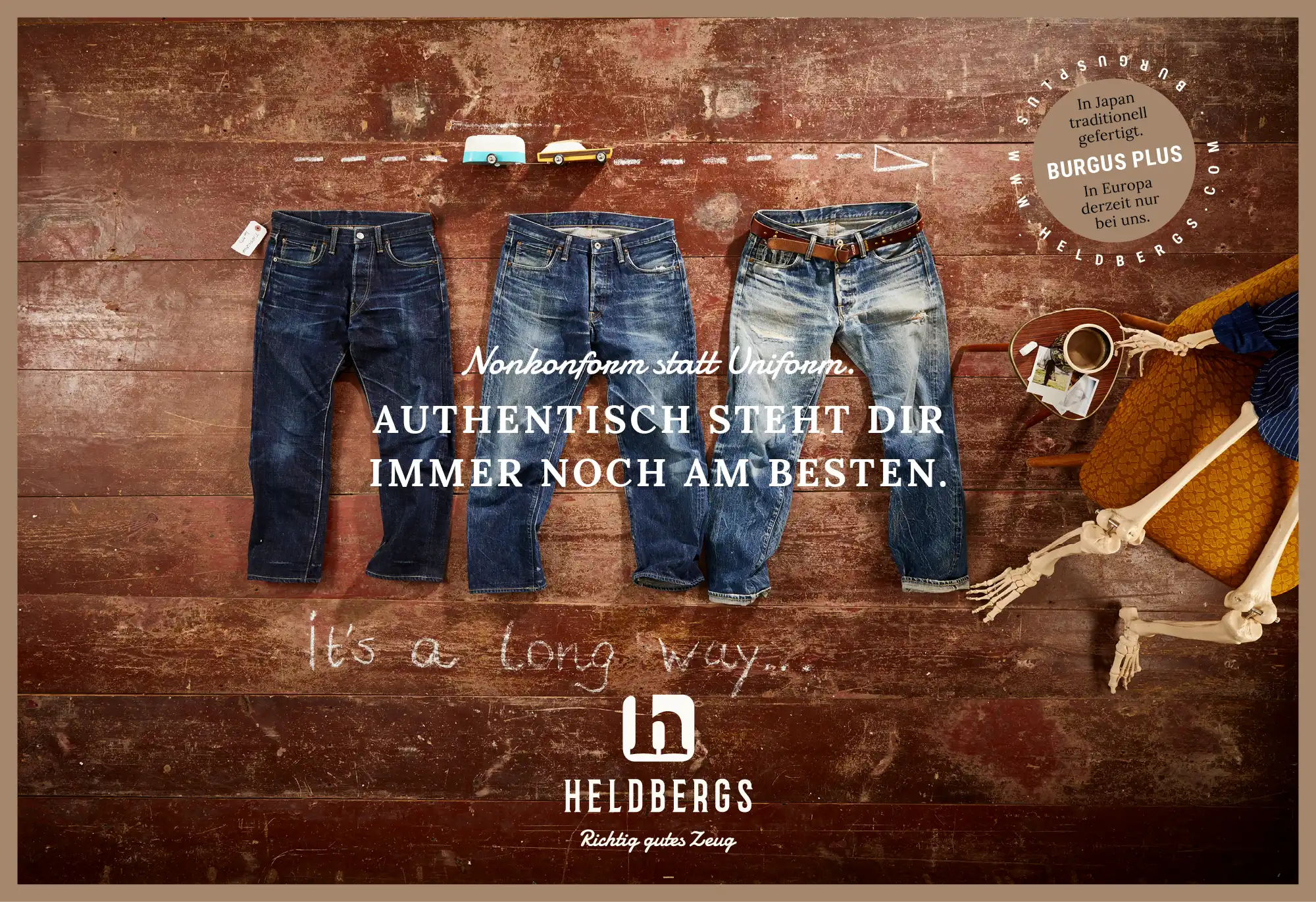 Eines HELDBERGS Anzeigen-Motiven mit drei robusten Jeanshosen.