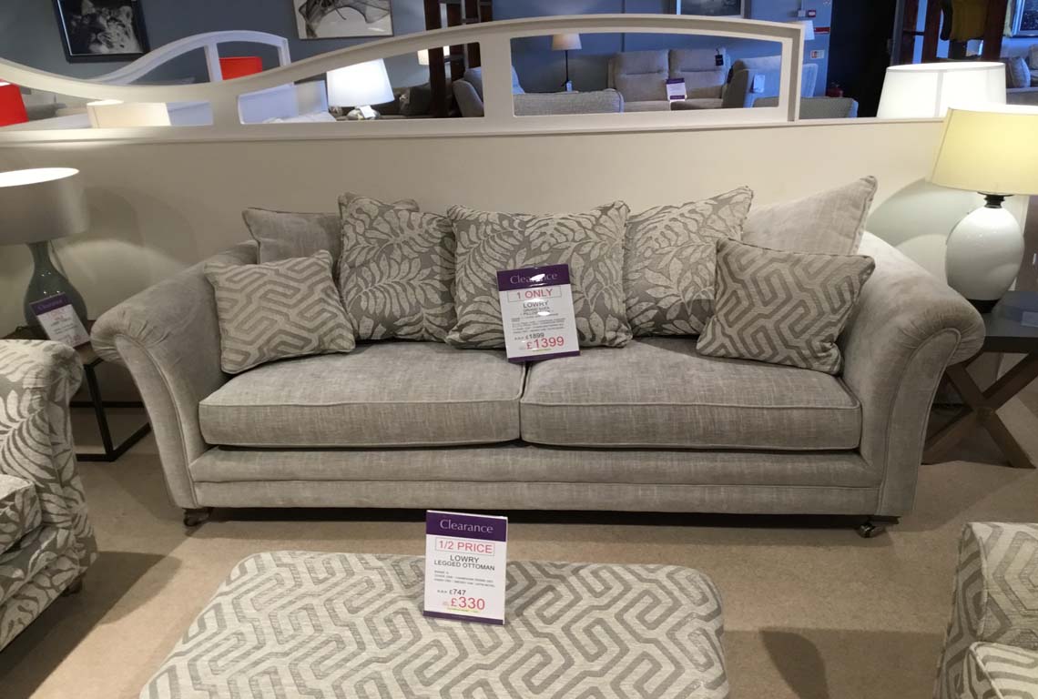 Lowry Grand Pillow Back