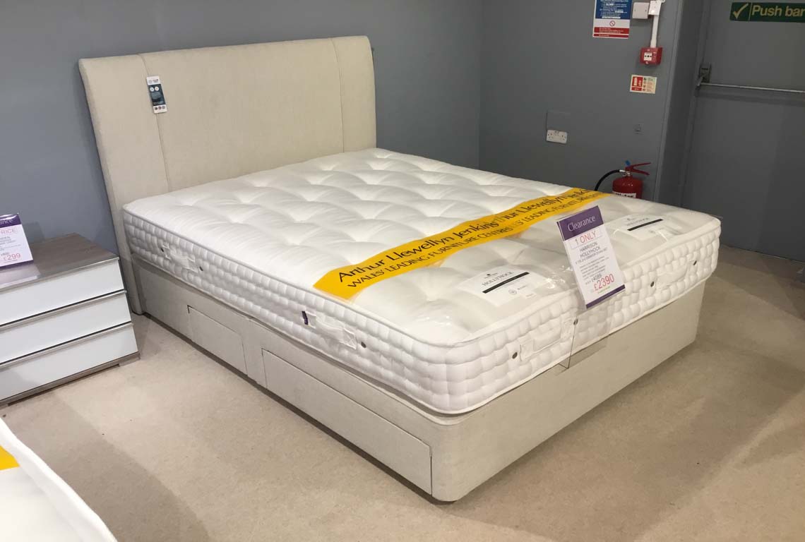 Harrison Hollyhock 5' 2+2 Drawer Divan Set