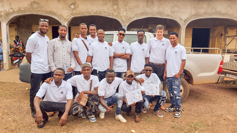 Gruppenbild der letzten Abschlussklasse mit Sandro
