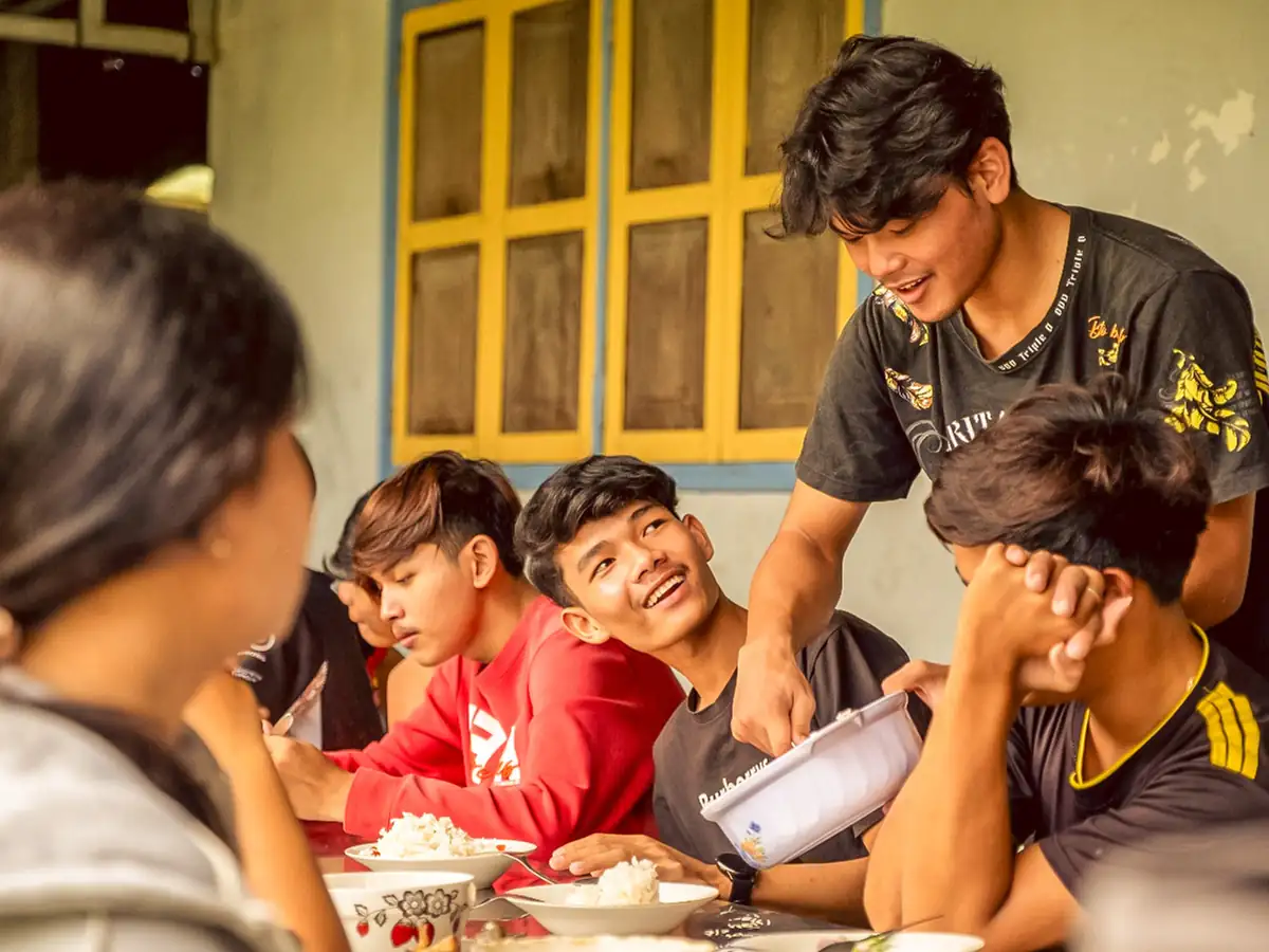 Reis für Schüler/innen in Battambang und Pursat