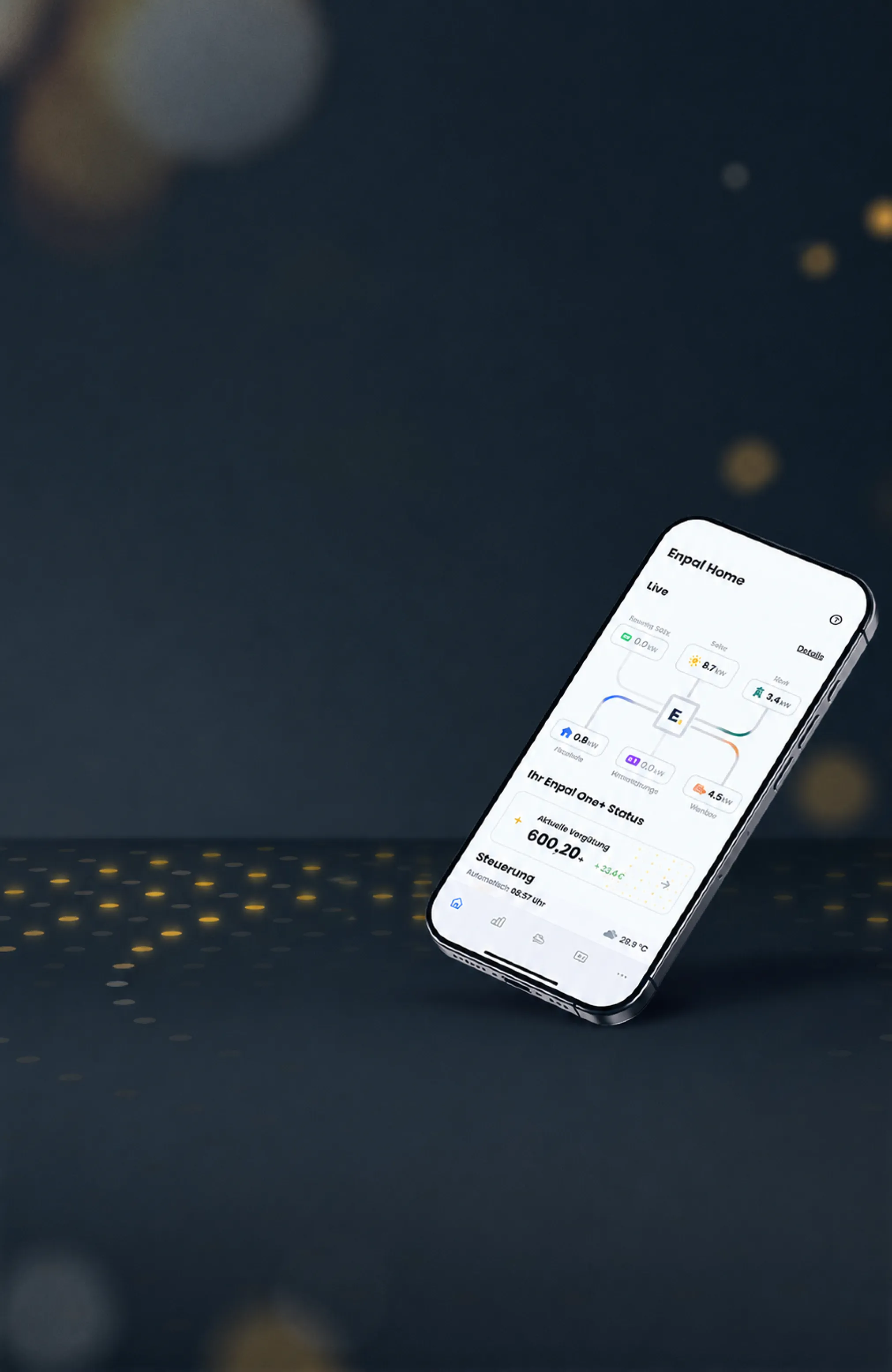 Handy mit Enpal App auf Bildschirm