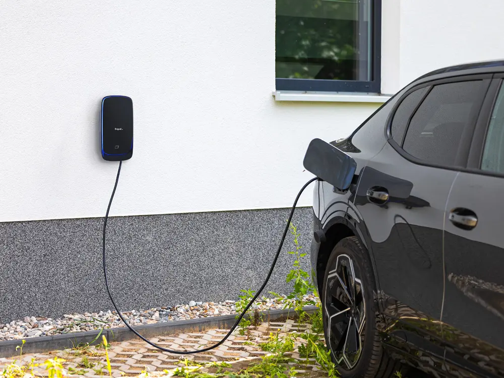 E-Auto angeschlossen an eine Enpal-Wallbox
