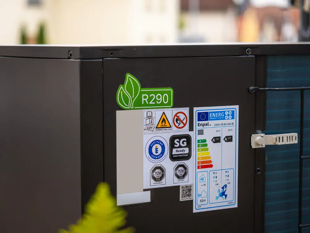 Siegel der Enpal-Wärmepumpe auf der Rückseite