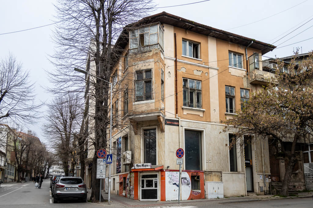 Жилищна сграда, Варна, ул. "Дебър" №14