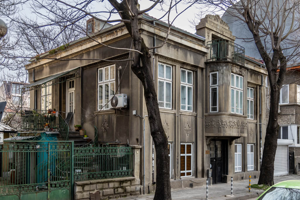 Жилищна сграда, Варна, ул. "Петър Парчевич" №17