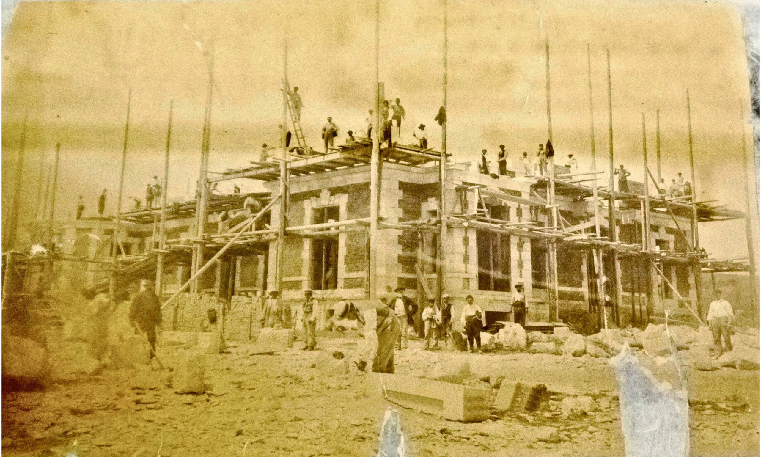 Строежа на двореца през 1883 г. - изт.: http://digitallibrary.libvar.bg/