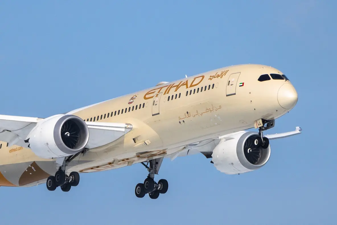 Plane who is flying