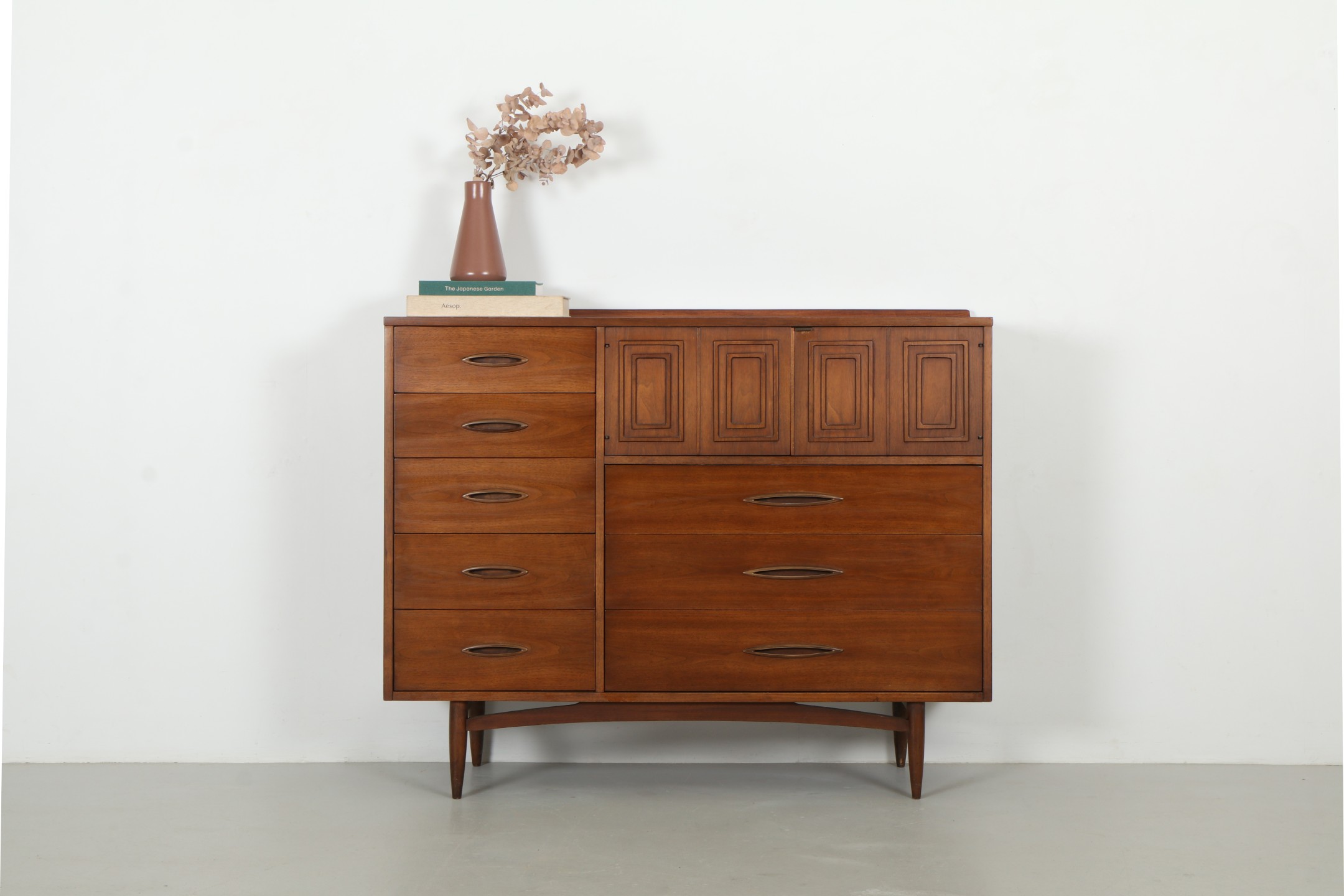 Bold Broyhill 'Sculptra' Magna Highboy Dresser