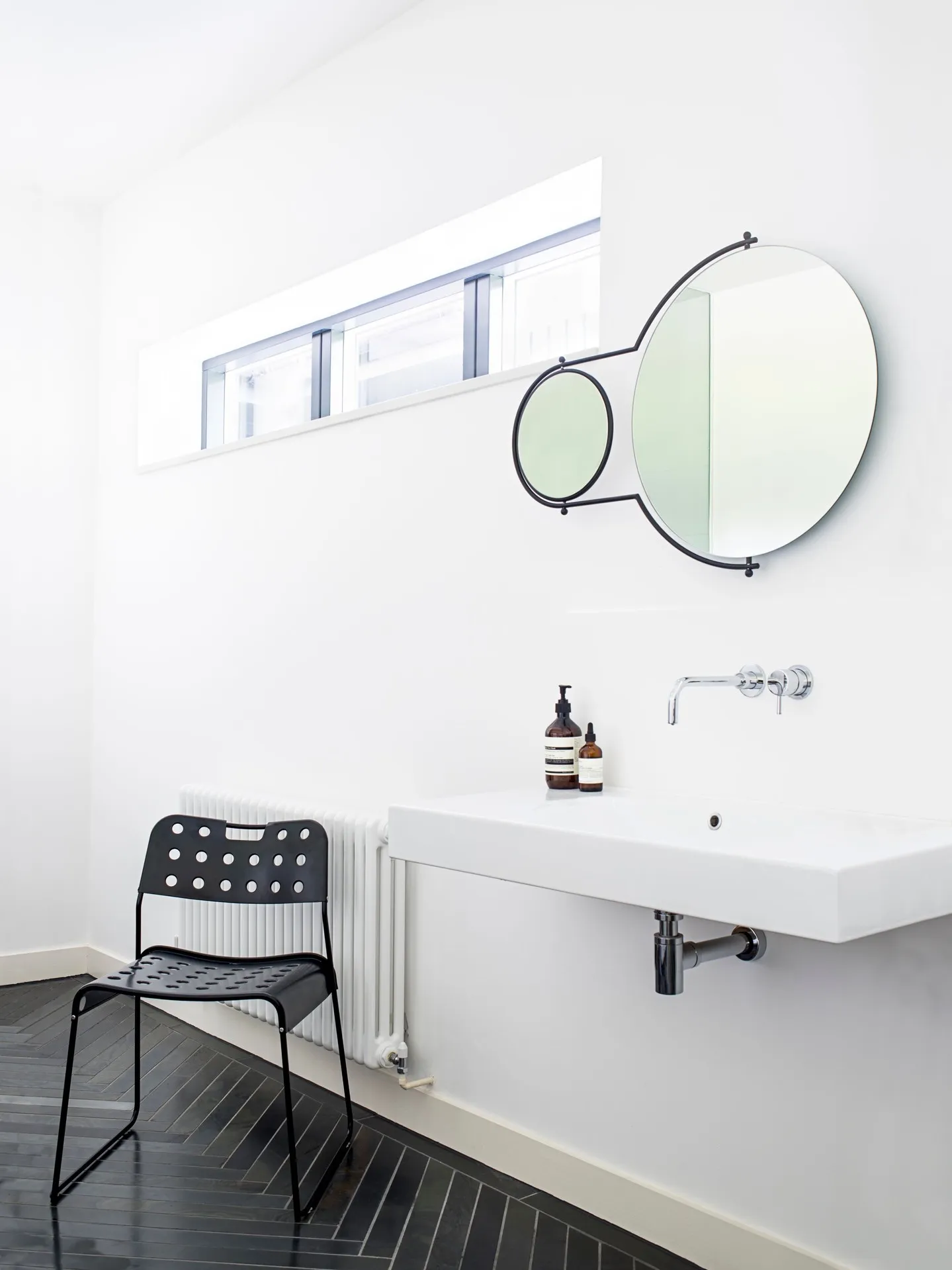 The Orbit Mirror designed by Rodney Kinsman for OMK 1965 as