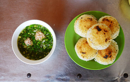 Giá trung bình cho một suất (5 cặp) khoảng 30.000 đồng. Ảnh: Phong Vinh.