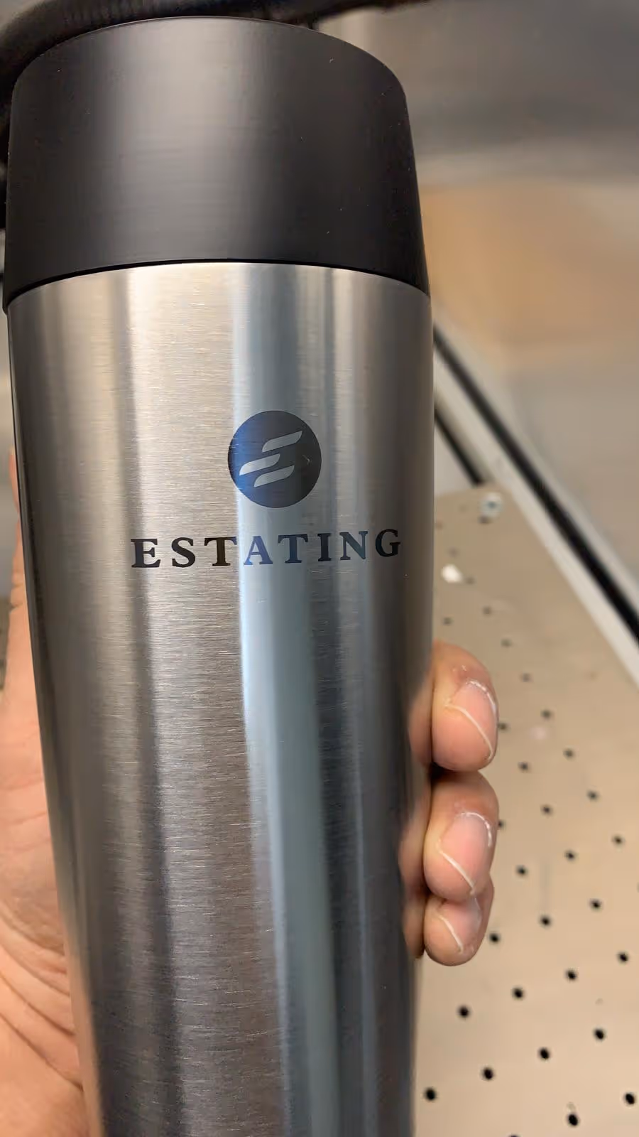 Edelstahlbecher graviert mit Logo als Werbegeschenk