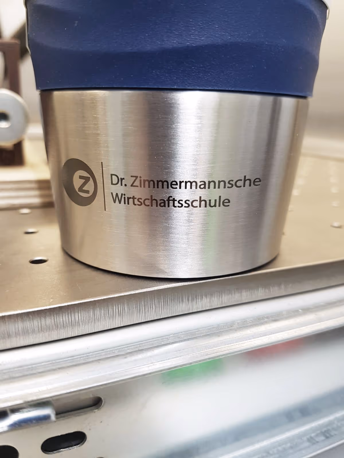 Travel Mug waves blau für Firmen mit Branding