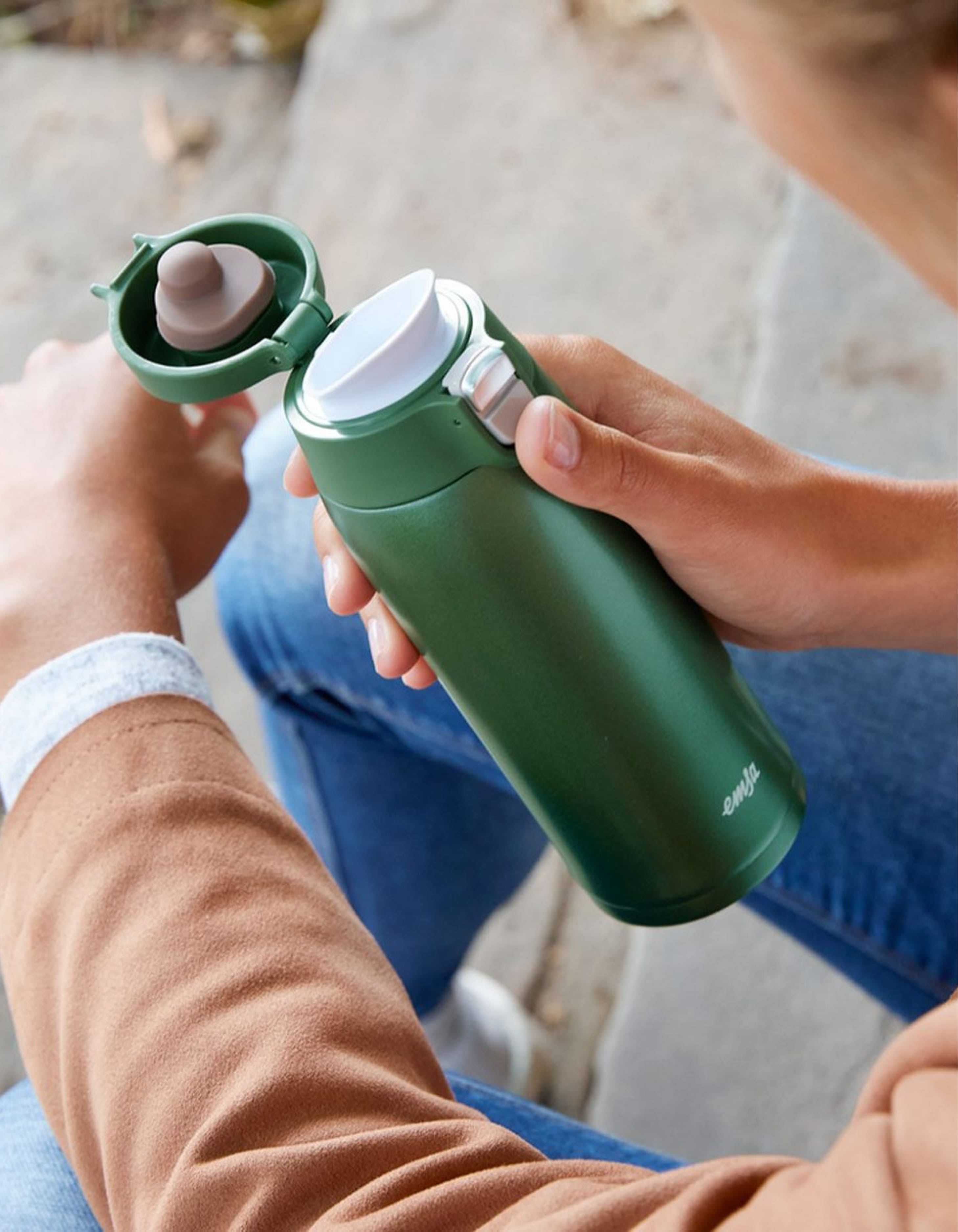 Thermobecher der unter Kaffeemaschine passt