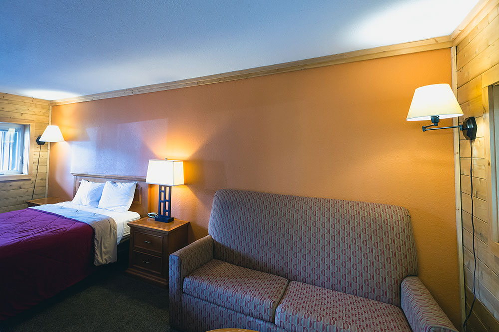 view of trailside lodge single queen room