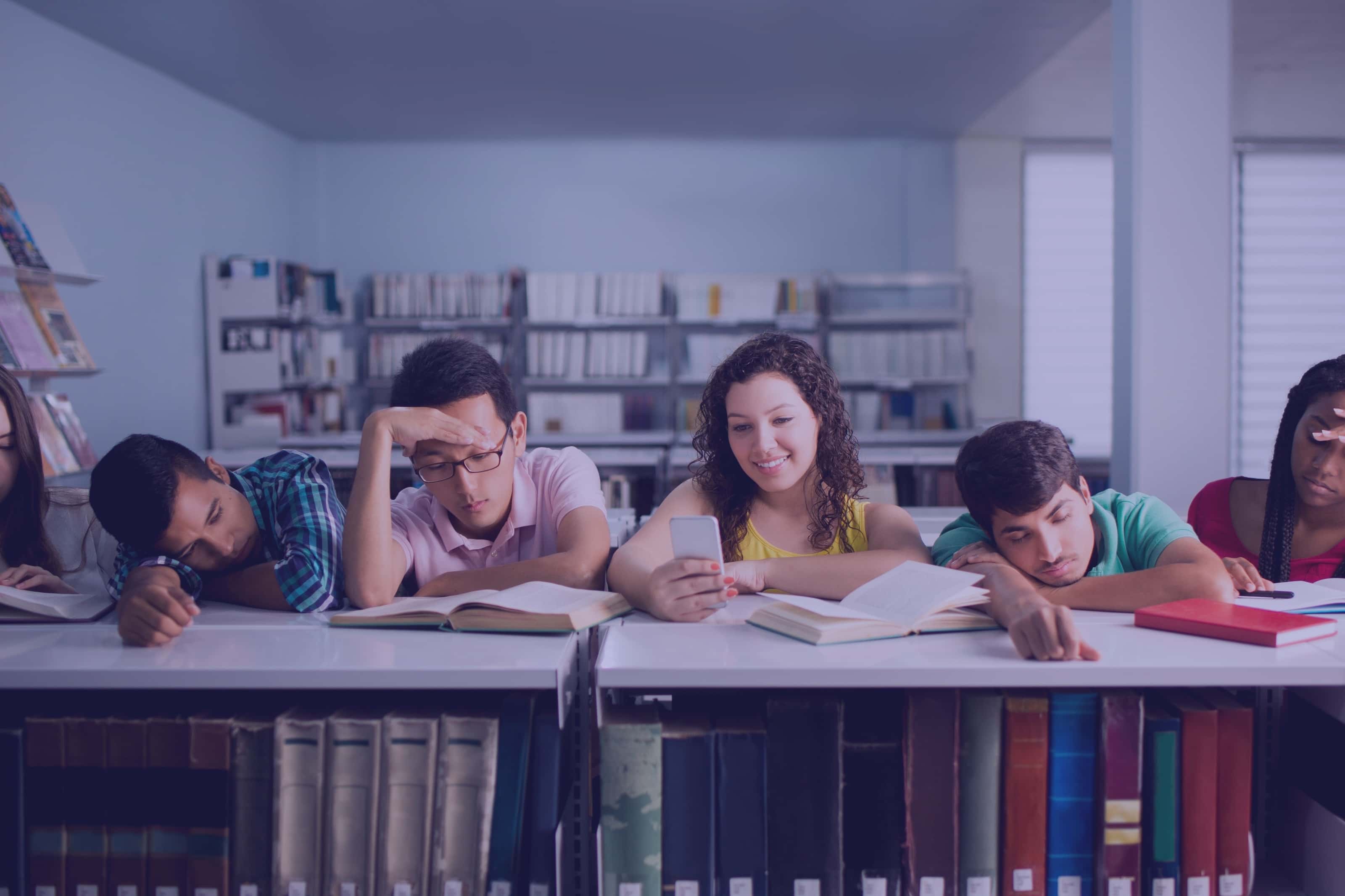 Preoccupied Student Kritik - Motivating Inactive Students with Peer Assessment