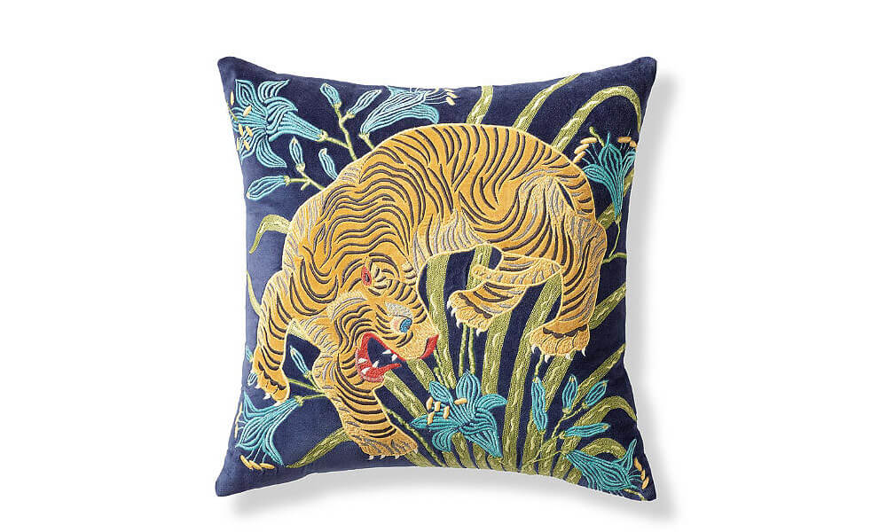 Decorative pillow with a Bengal tiger design