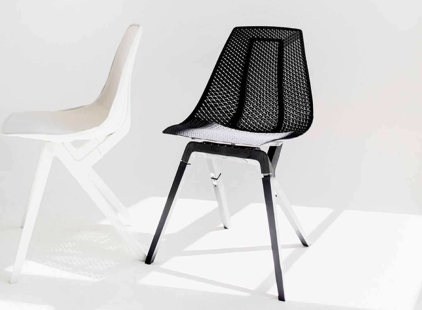 Black and White noho move Chair