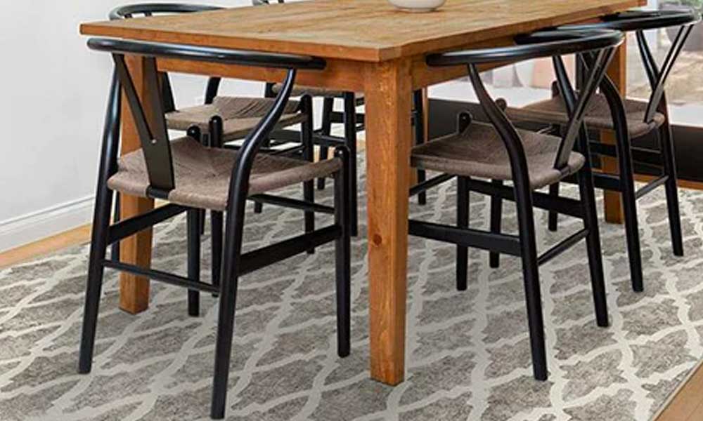 morrocan inspired diamond shaped rug in light gray and white patterns under a dining set