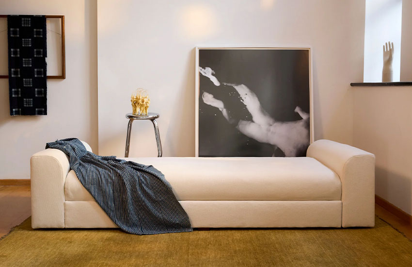 Velvet Daybed with throw blanket