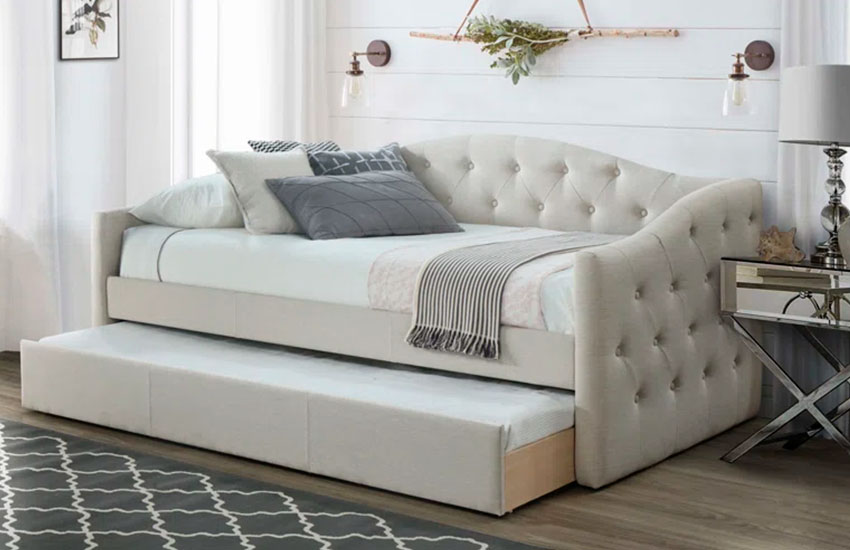 Daybed with trundle for small spaces