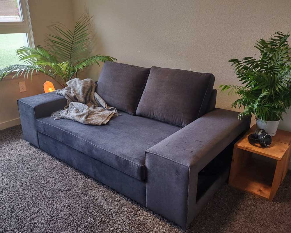 Blumen Sofa in front view